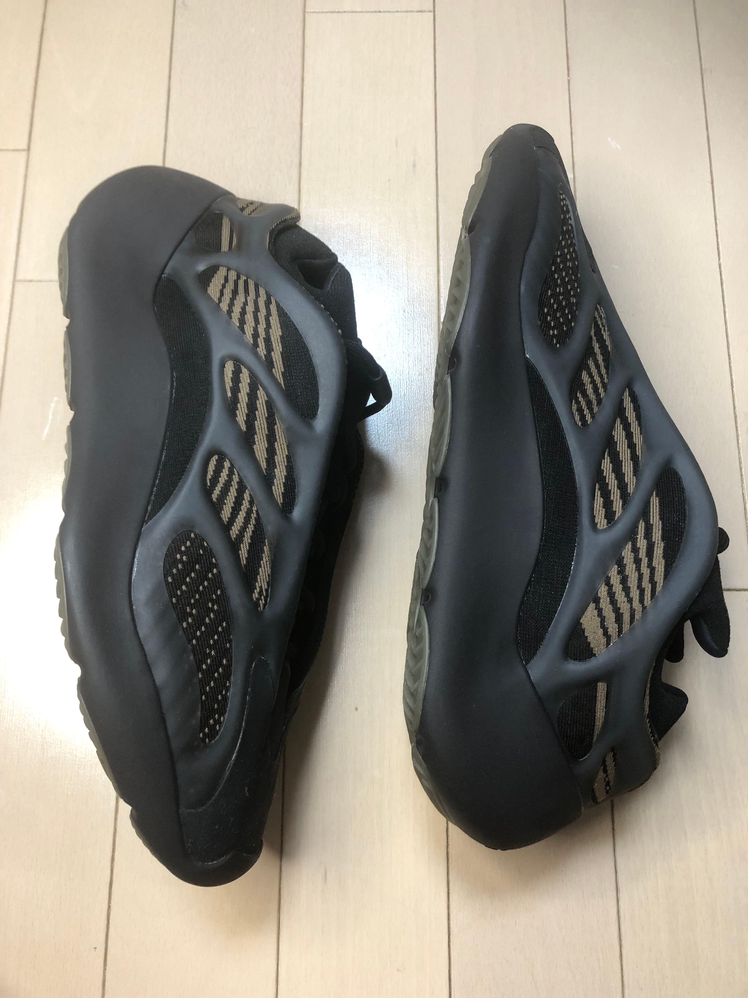 adidas YEEZY 700V3 "Clay Brown"