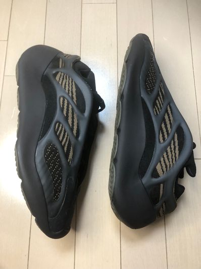 adidas YEEZY 700V3 "Clay Brown"