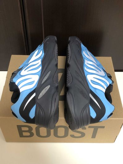 ADIDAS YEEZY 700 MNVN "Bright Cyan/Black"