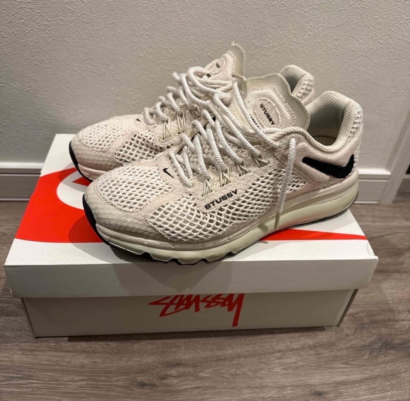 Stussy × Nike Air Max 2013 "Fossil"