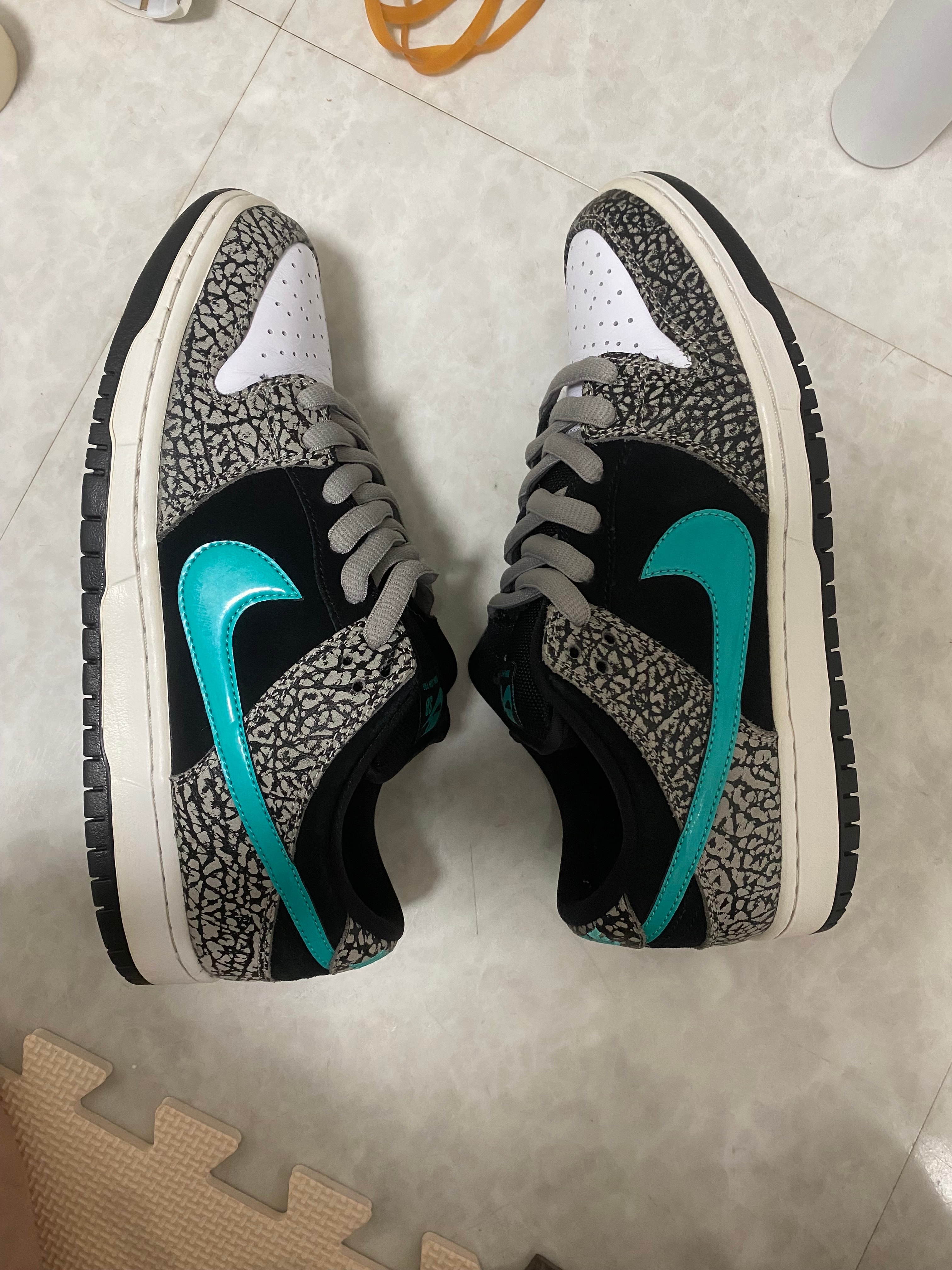 Nike SB Dunk Low "Elephant/Safari"