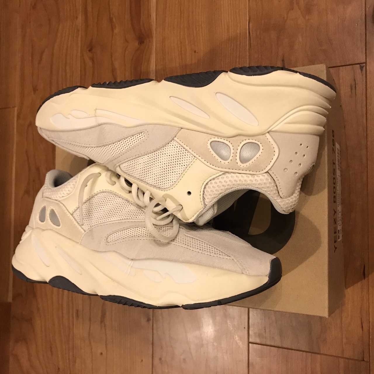 adidas YEEZY Boost 700 "Analog"
