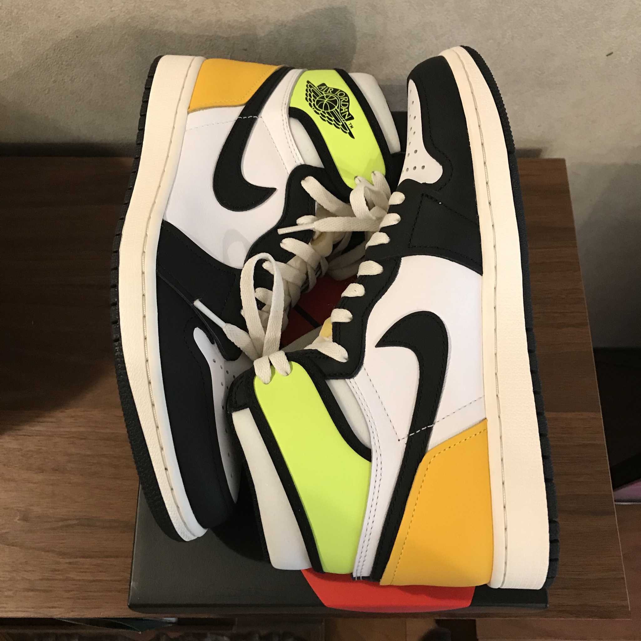 Nike Air Jordan 1 High OG "Volt Gold"