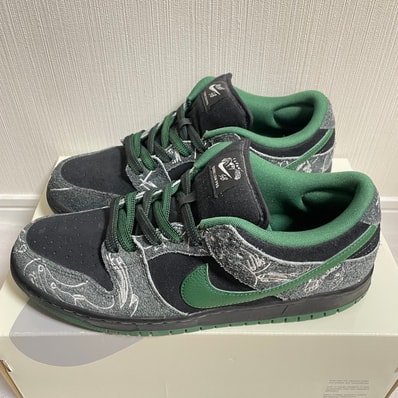 There Skateboards × Nike SB Dunk Low Pro "Anthracite and Gorge Green"