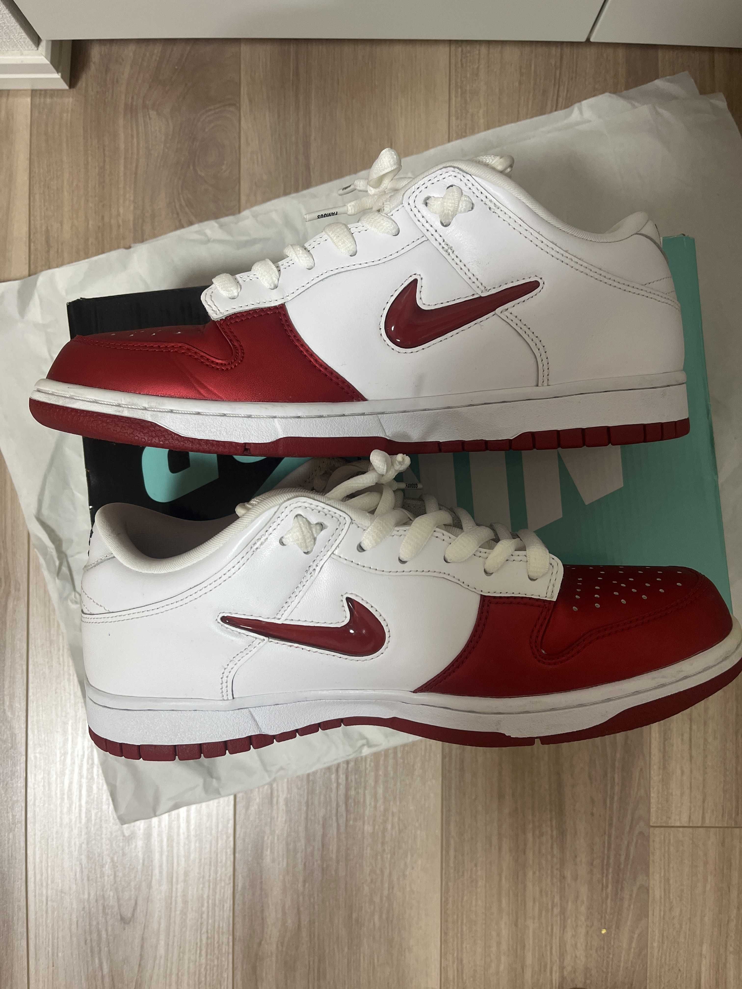 Supreme × Nike Dunk Low "Varsity Red/White"