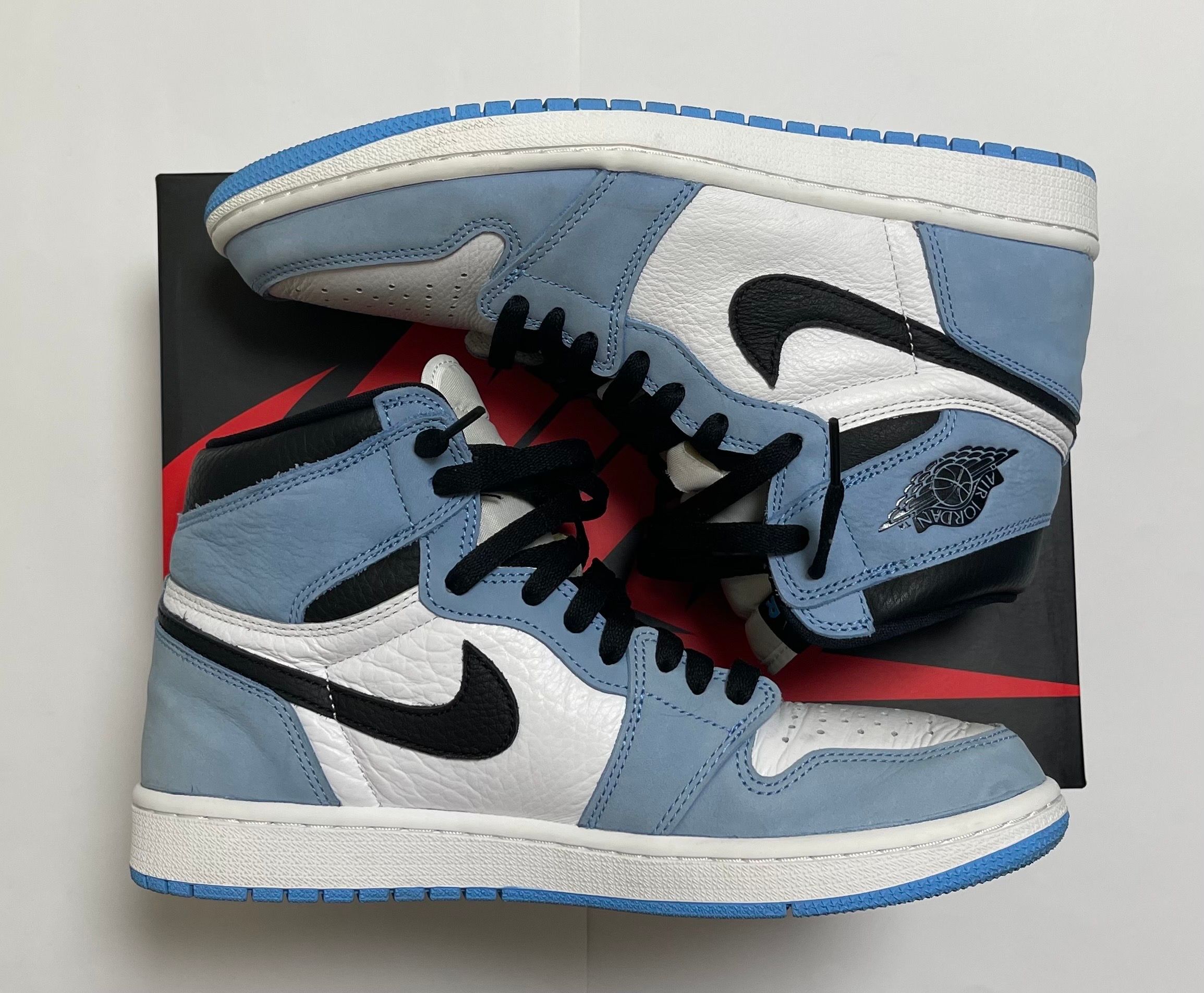 Nike Air Jordan 1 High OG "University Blue"
