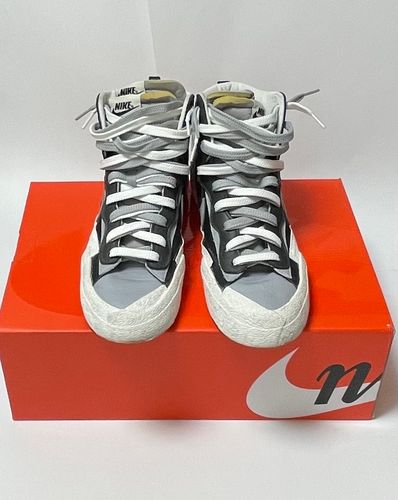 sacai × NIKE BLAZER MID "BLACK/WOLF GREY/WHITE"