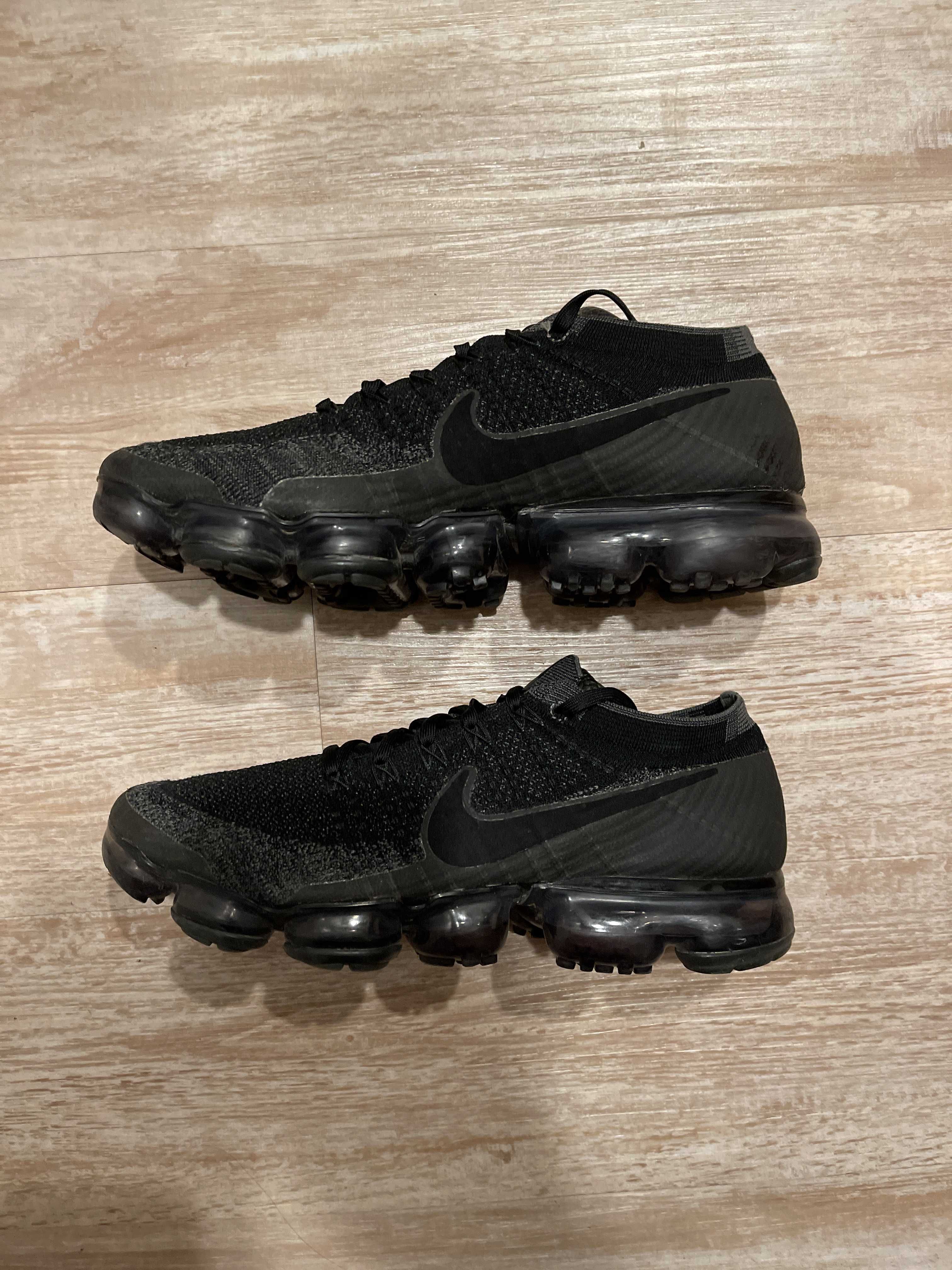 Nike Air Vapormax Flyknit "Triple. Black 2.0"