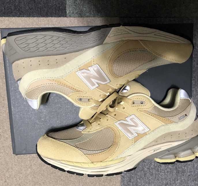 AURALEE × New Balance 2002R "Yellow/Beige"