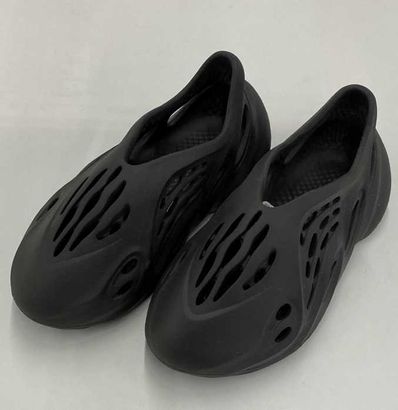 adidas YEEZY Foam Runner "Onyx"