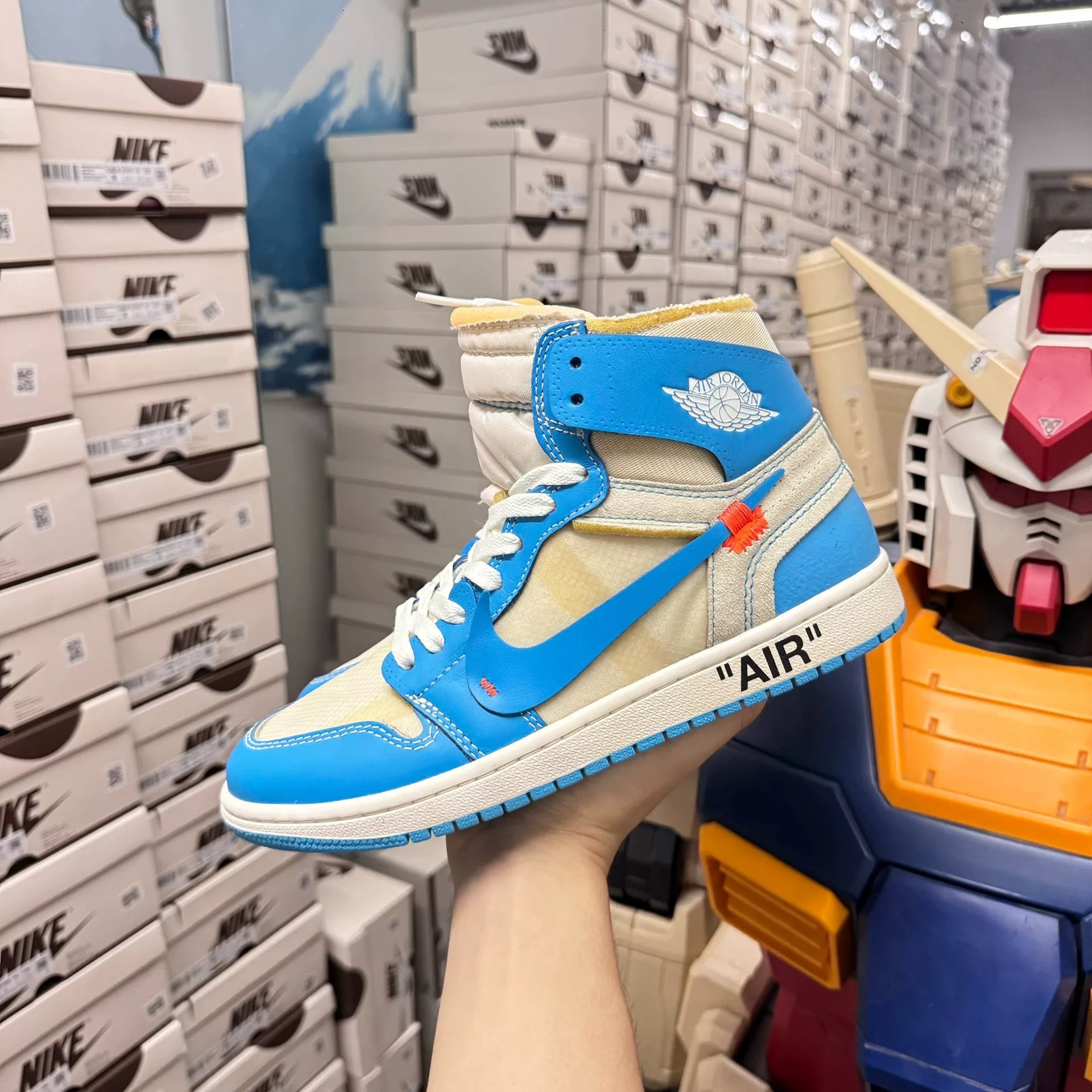 オフホワイト×ナイキ エアジョーダン1 ハイ UNC "ホワイト/ダーク パウダー ブルー"