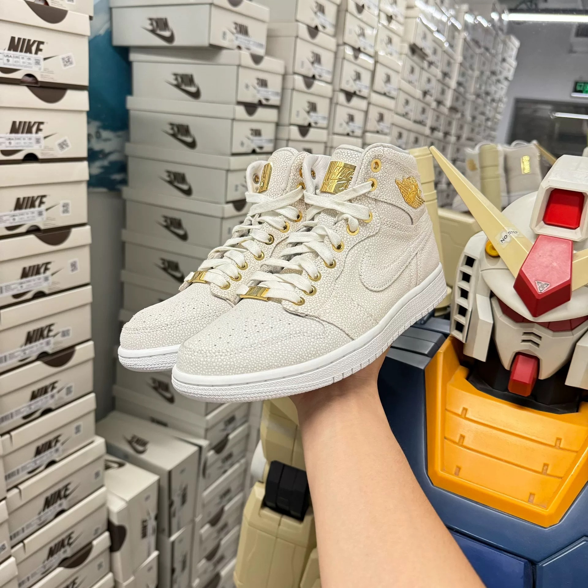 Nike Air Jordan 1 Retro High "Pinnacle White"