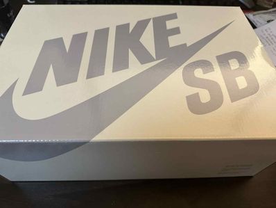 Supreme × Nike SB Dunk Low "White/Metallic Silver" (25FW Week2)