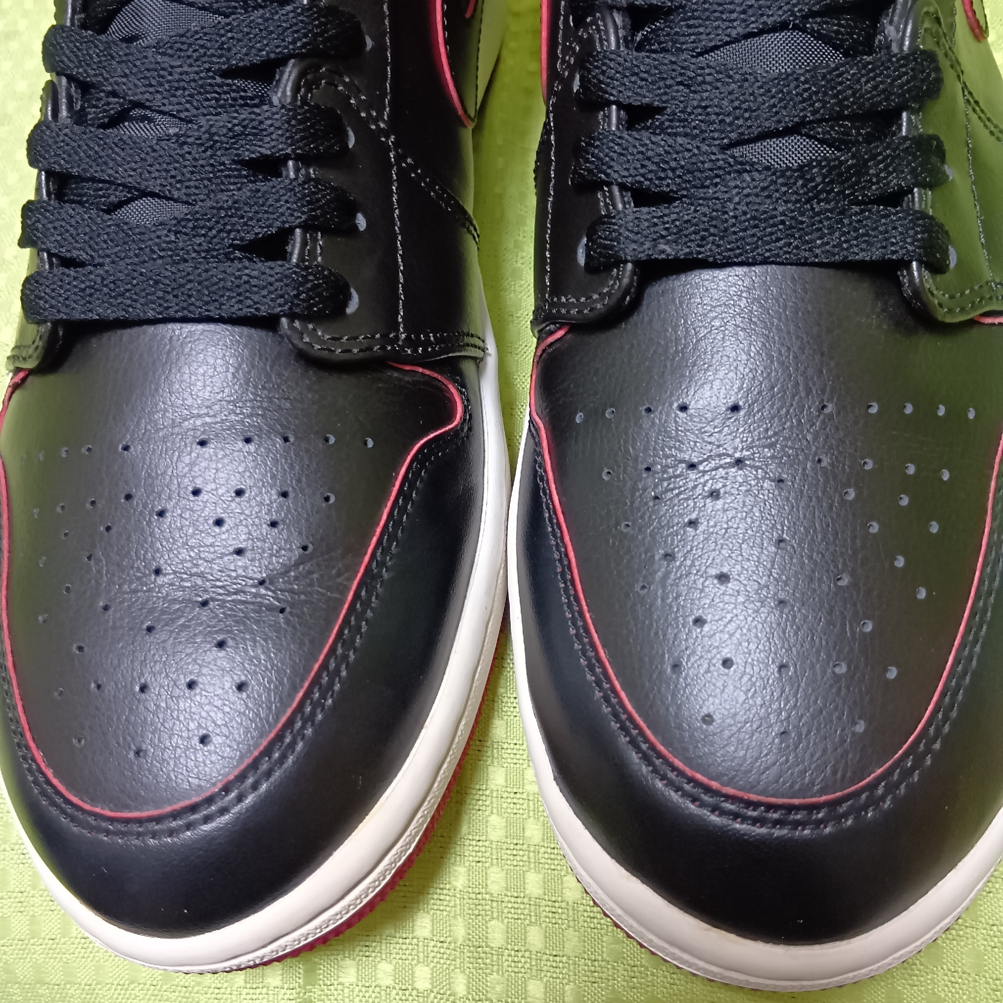 Nike Air Jordan 1 Retro Mid "Black/Red/White"