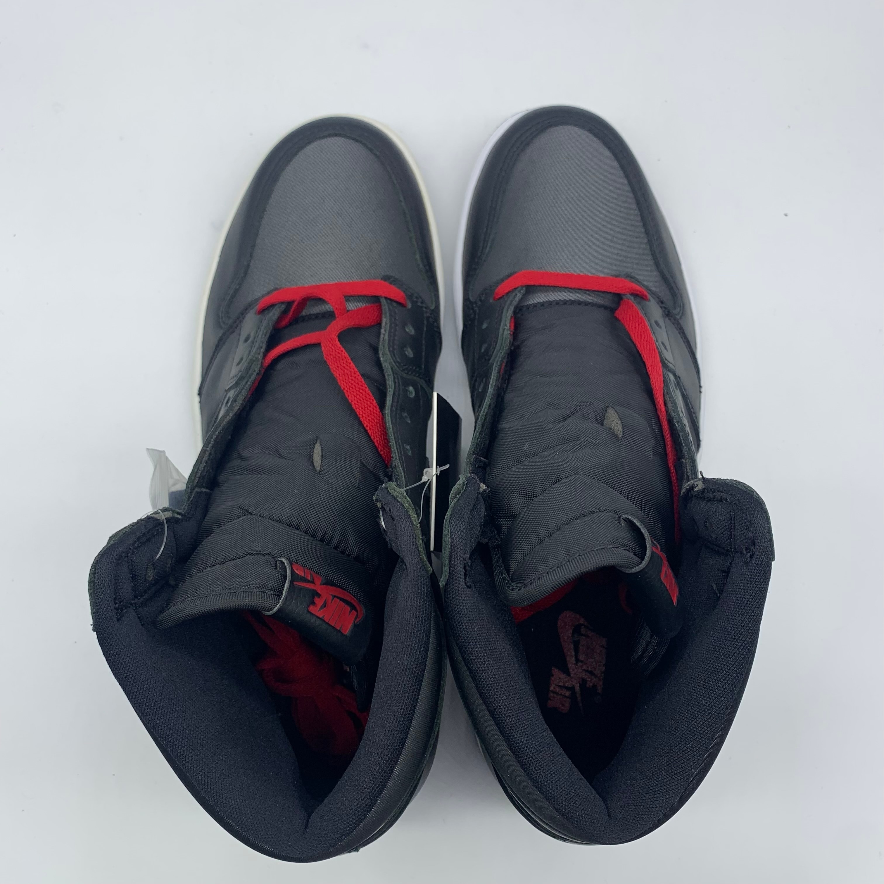 Nike Air Jordan 1 Retro High OG "Black/Metallic Silver/Gym Red"