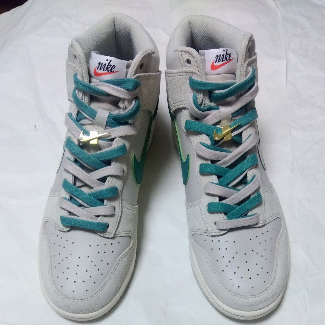 ナイキ ダンク ハイ SE ファーストユース "ライトボーン/グリーンノイズ"