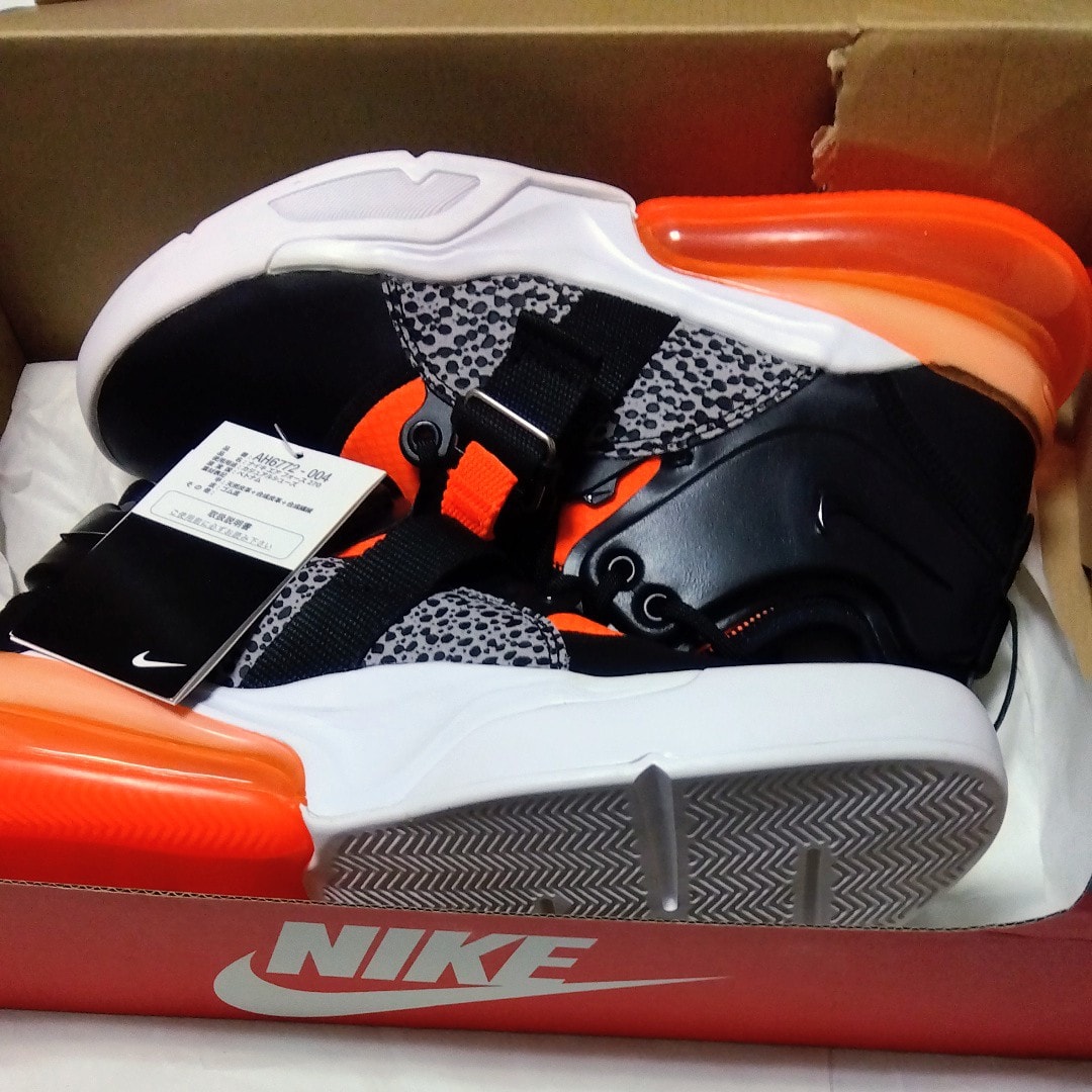 ナイキ エアフォース270 "サファリ"