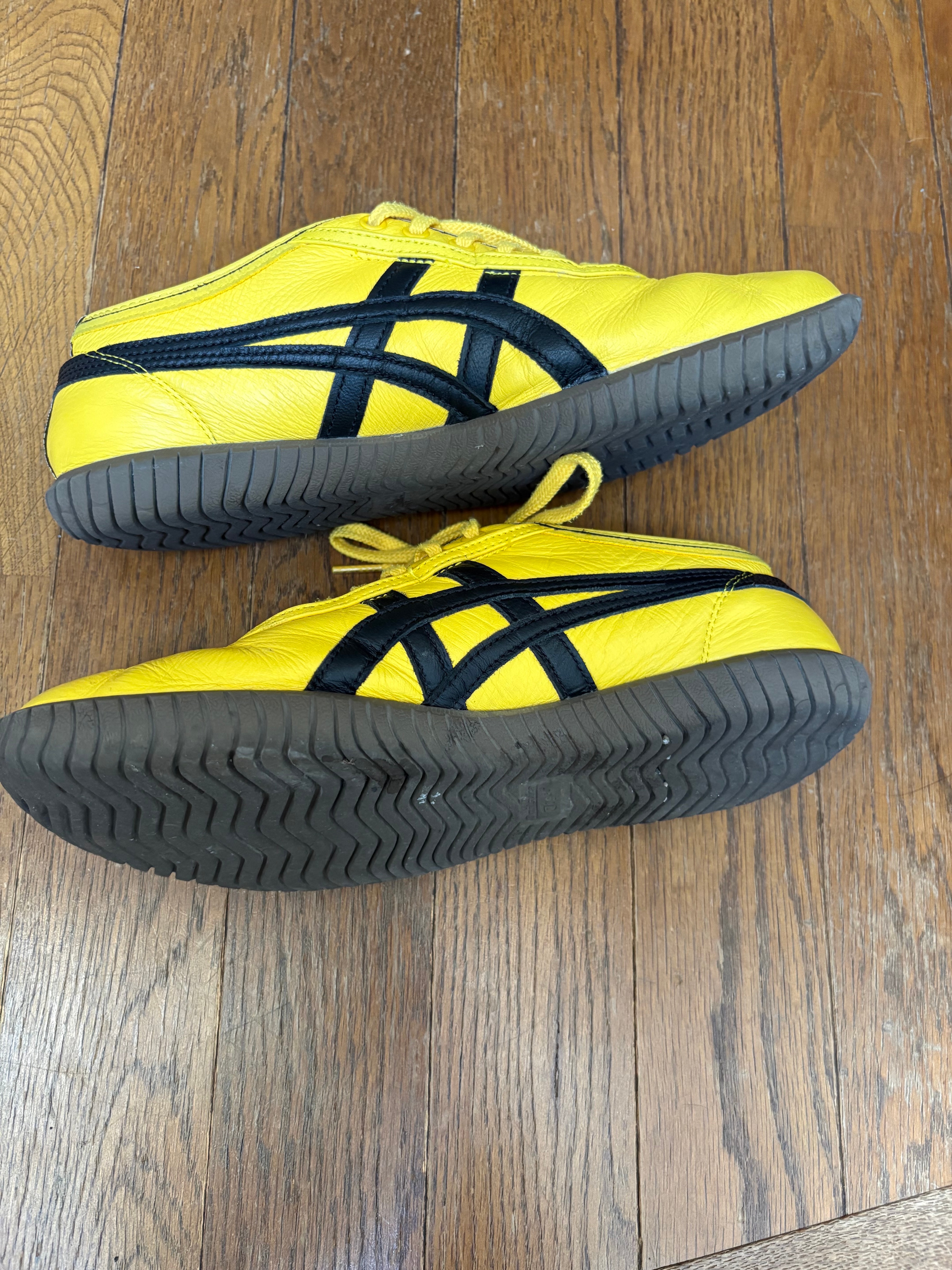 オニツカタイガー ツナヒキ スリッポン "サンフラワーイエロー/ブラック"