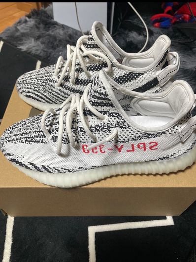 adidas YEEZY Boost 350 V2 "Zebra"