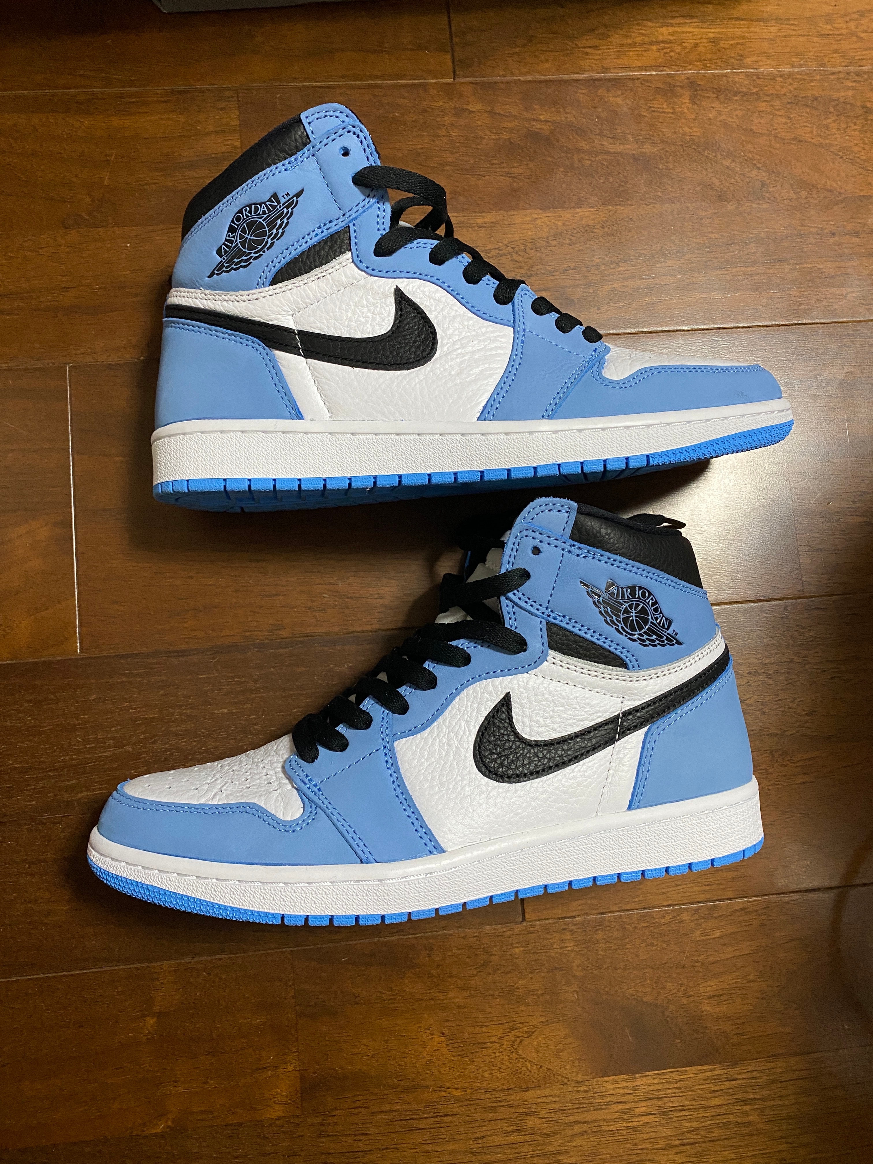 Nike Air Jordan 1 High OG "University Blue"
