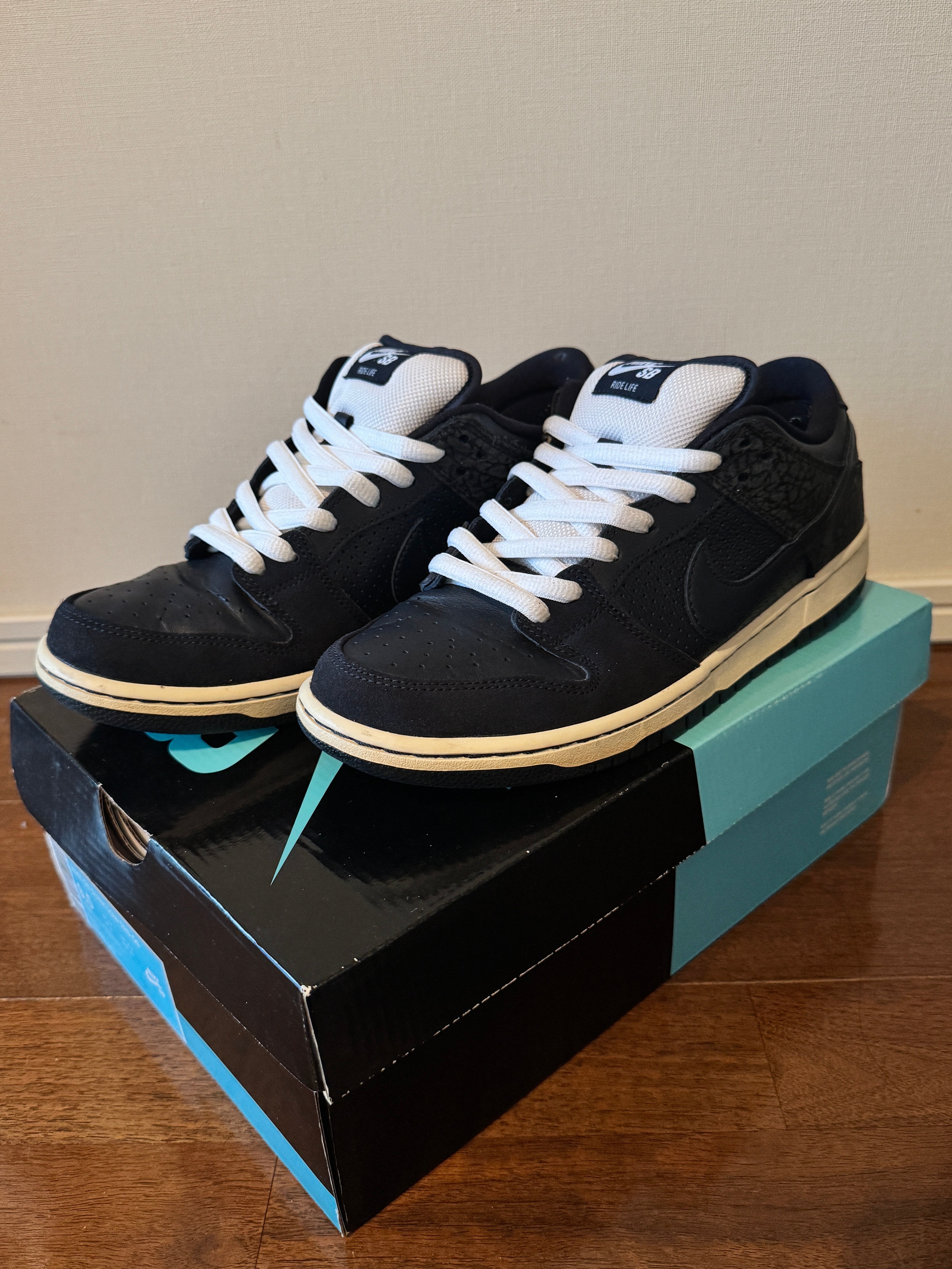 Murasaki Sports × Nike SB Dunk Low 