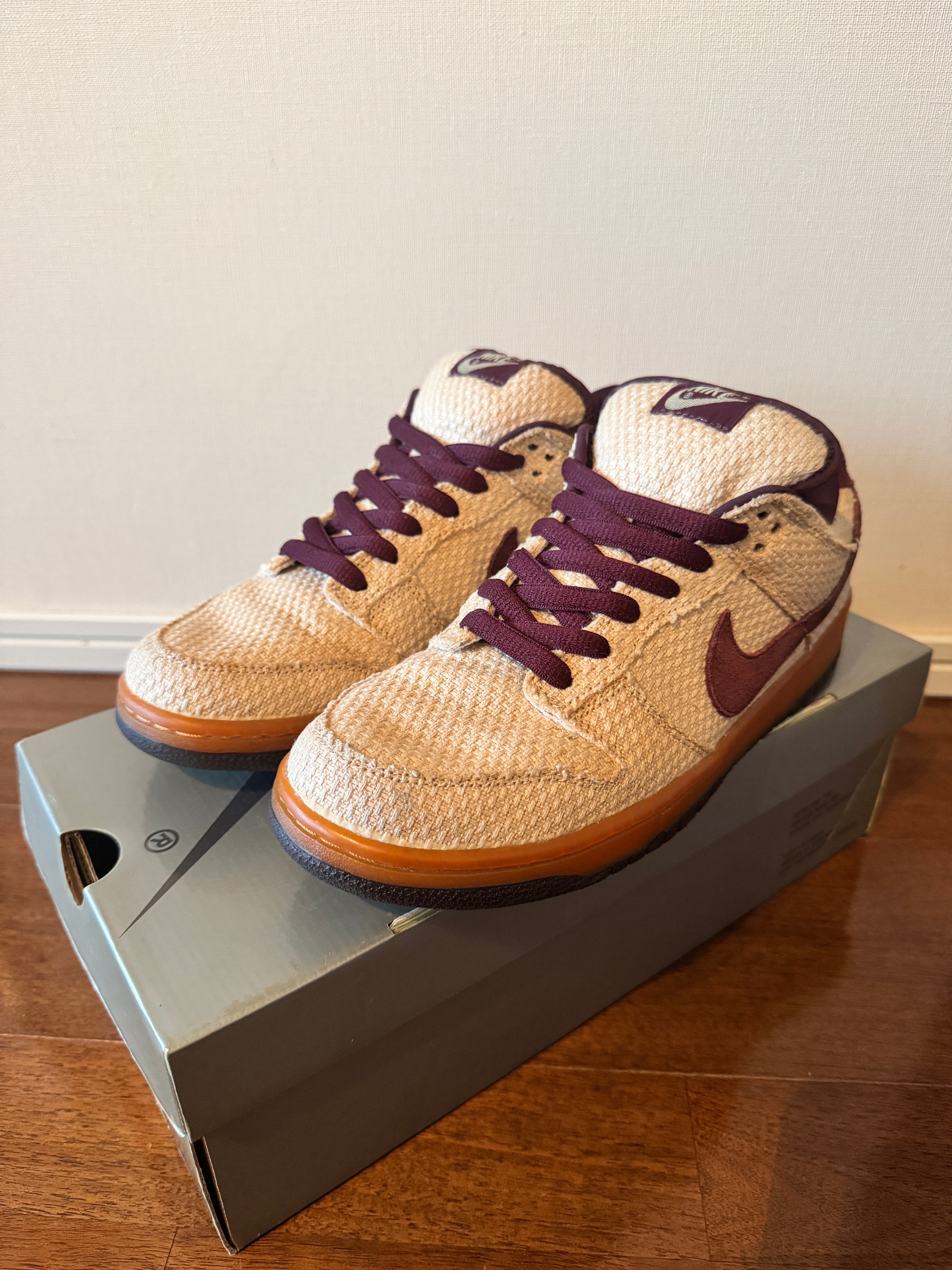 ナイキ SB ダンク ロー "レッド ヘンプ"