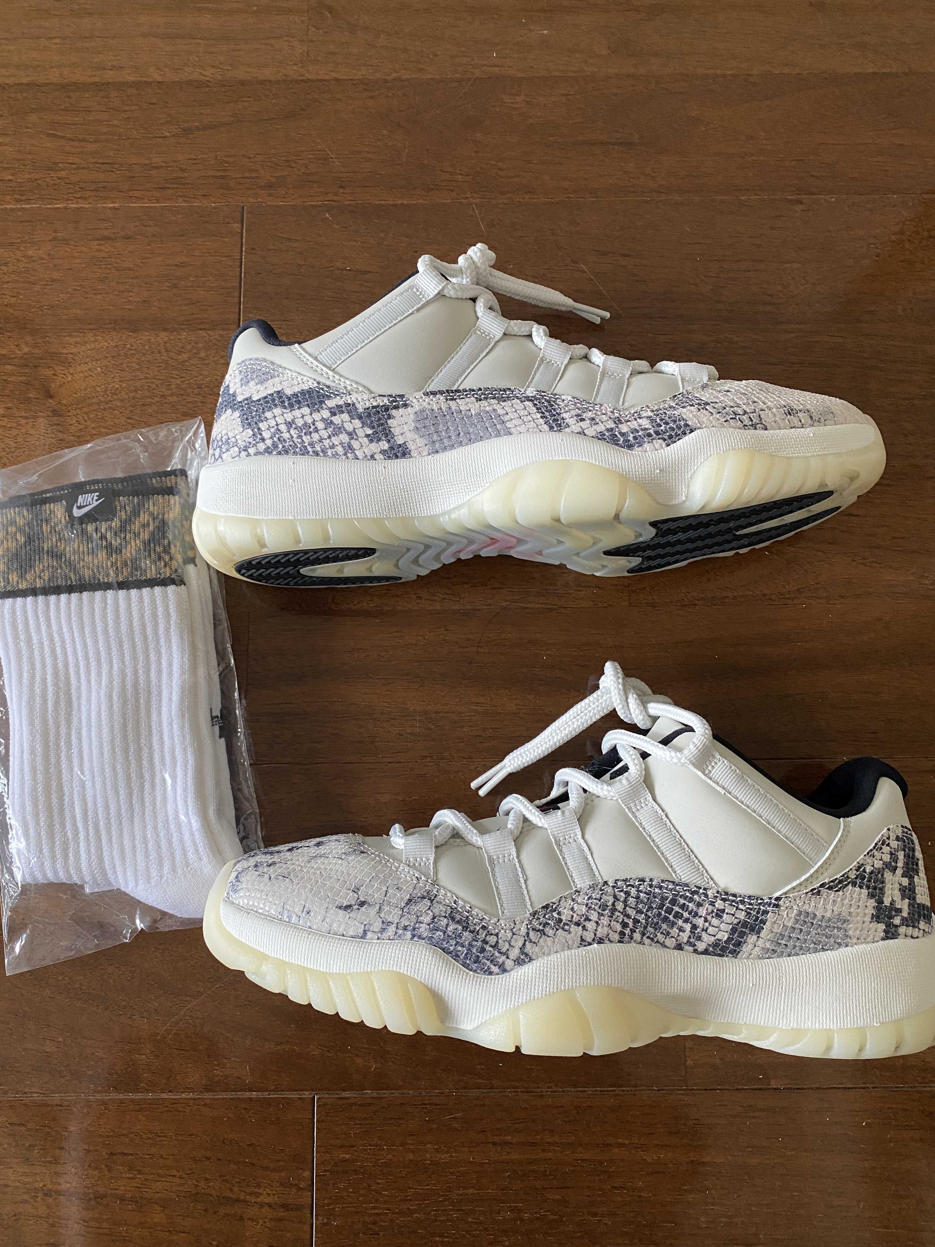 Nike Air Jordan 11 Low Snakeskin "Light Bone/University Red/Sail/Black"