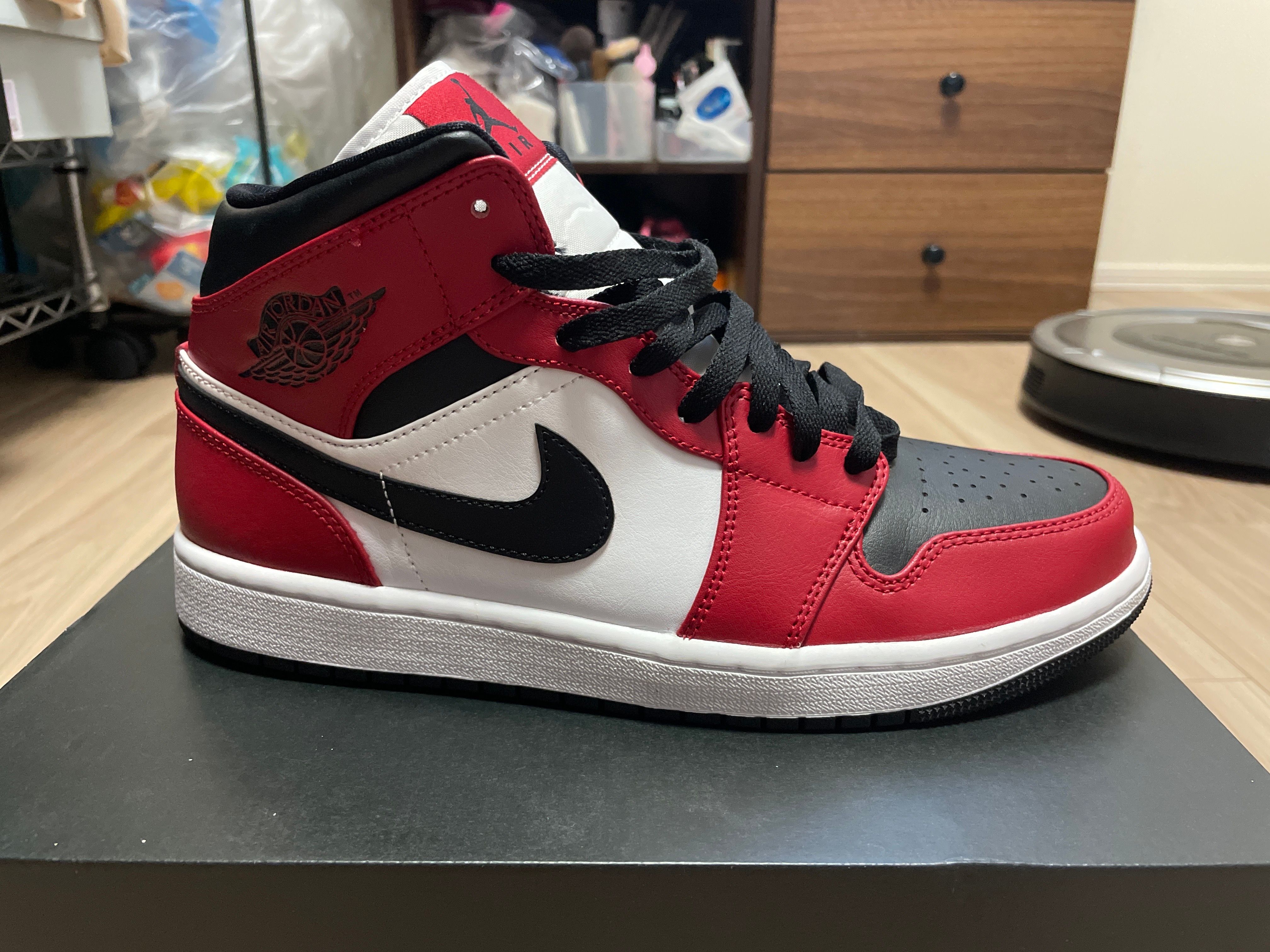 Nike Air Jordan 1 Mid "Chicago Black Toe"