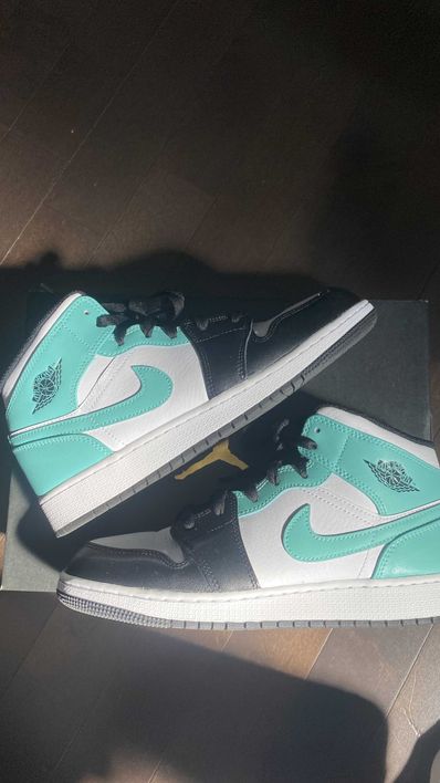 NIKE AIR JORDAN 1 MID "TROPICAL TWIST"