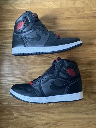Nike Air Jordan 1 Retro High OG "Black/Metallic Silver/Gym Red"