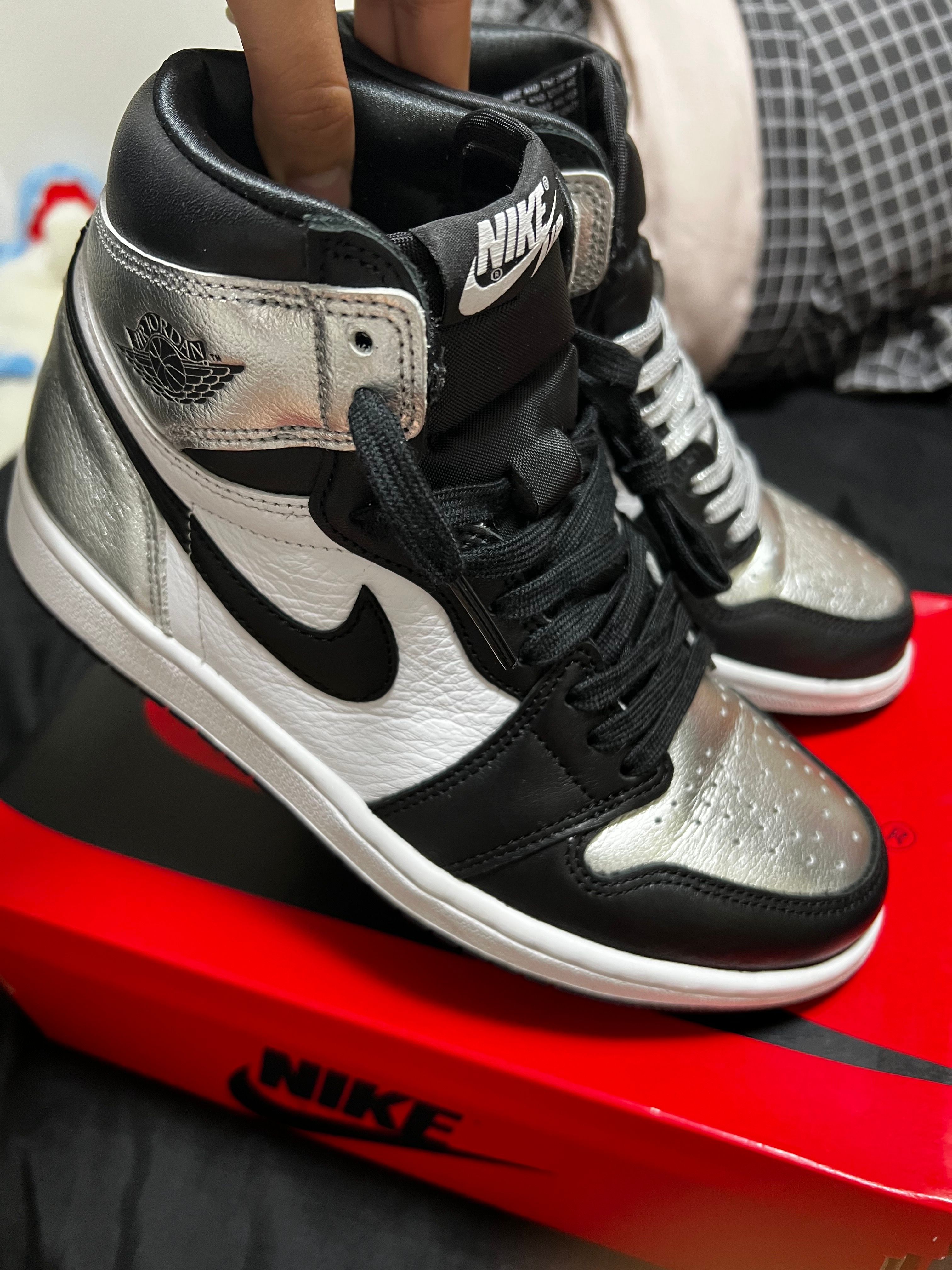 Nike Women's Air Jordan 1 Retro High OG "Silver Toe"