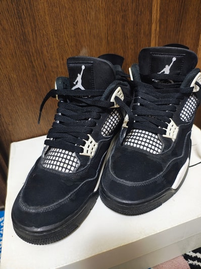 Nike Air Jordan 4 Retro "White Thunder"