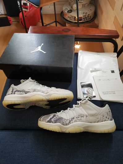 Nike Air Jordan 11 Low Snakeskin "Light Bone/University Red/Sail/Black"