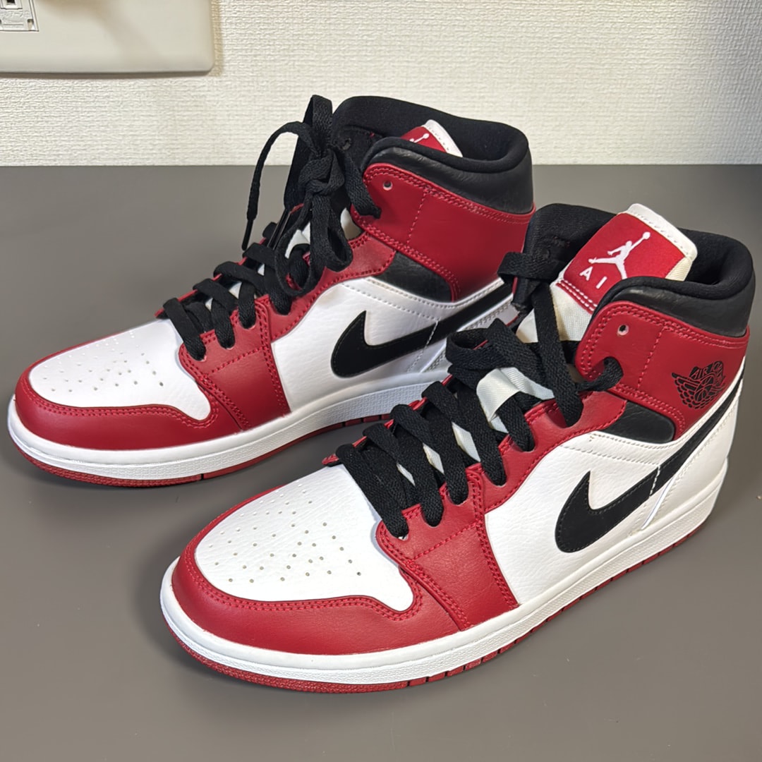 Nike Air Jordan 1 Mid "Chicago"