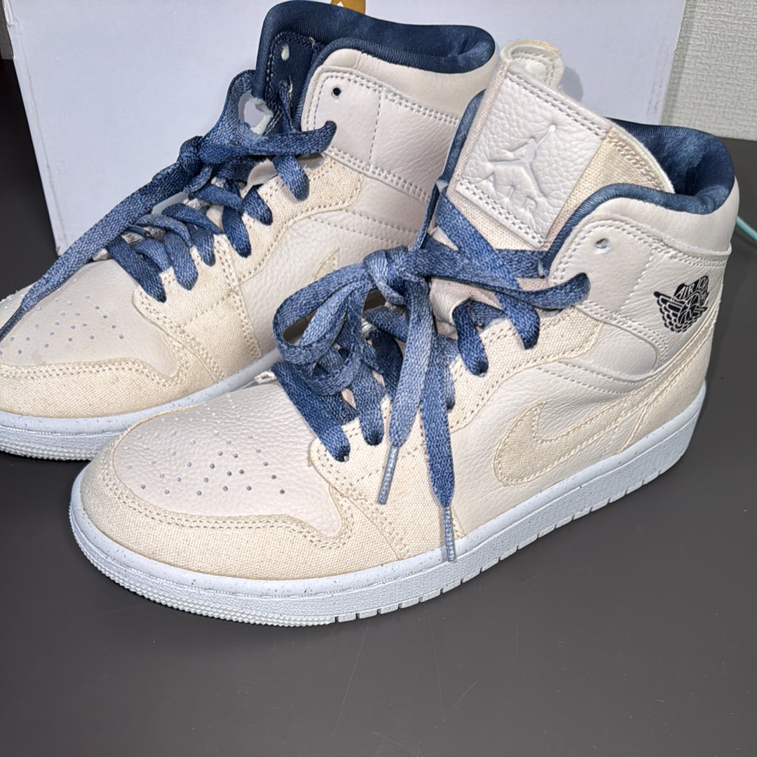 ナイキ ウィメンズ エアジョーダン1 ミッド "サンドドリフト/インディゴ"
