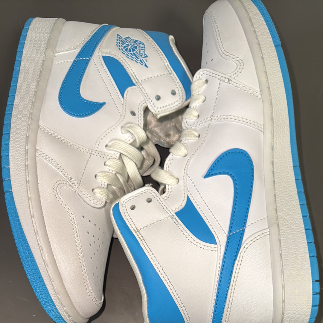 Nike Women's Air Jordan 1 Mid "UNC"