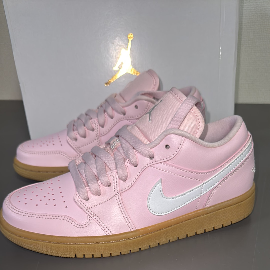 ナイキ ウィメンズ エアジョーダン1 ロー "アークティックピンク/ガムライトブラウン"