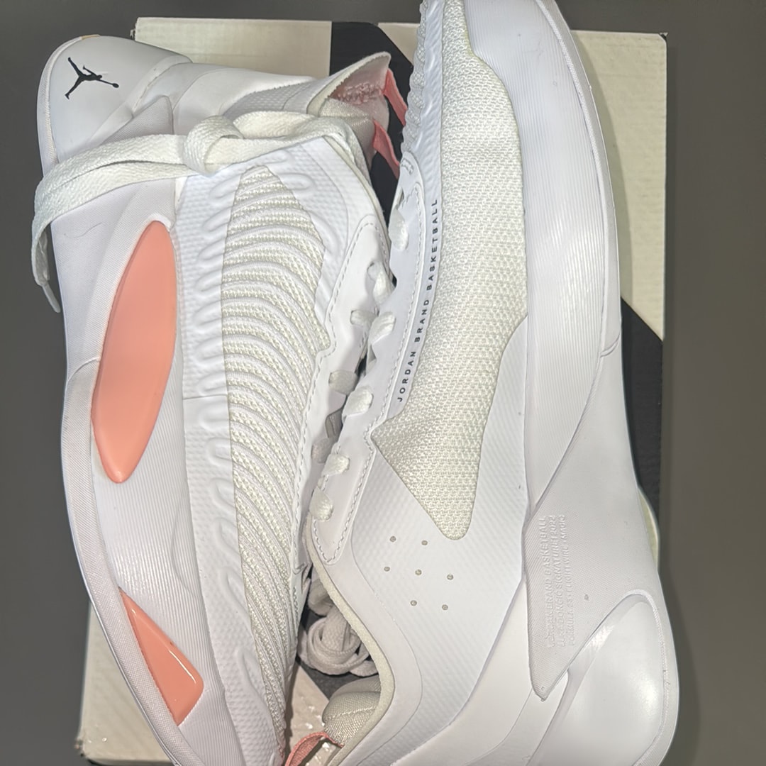 ナイキ ジョーダン ルカ1 "ホワイト/ブリーチド コーラル/セサミ/ブラック"