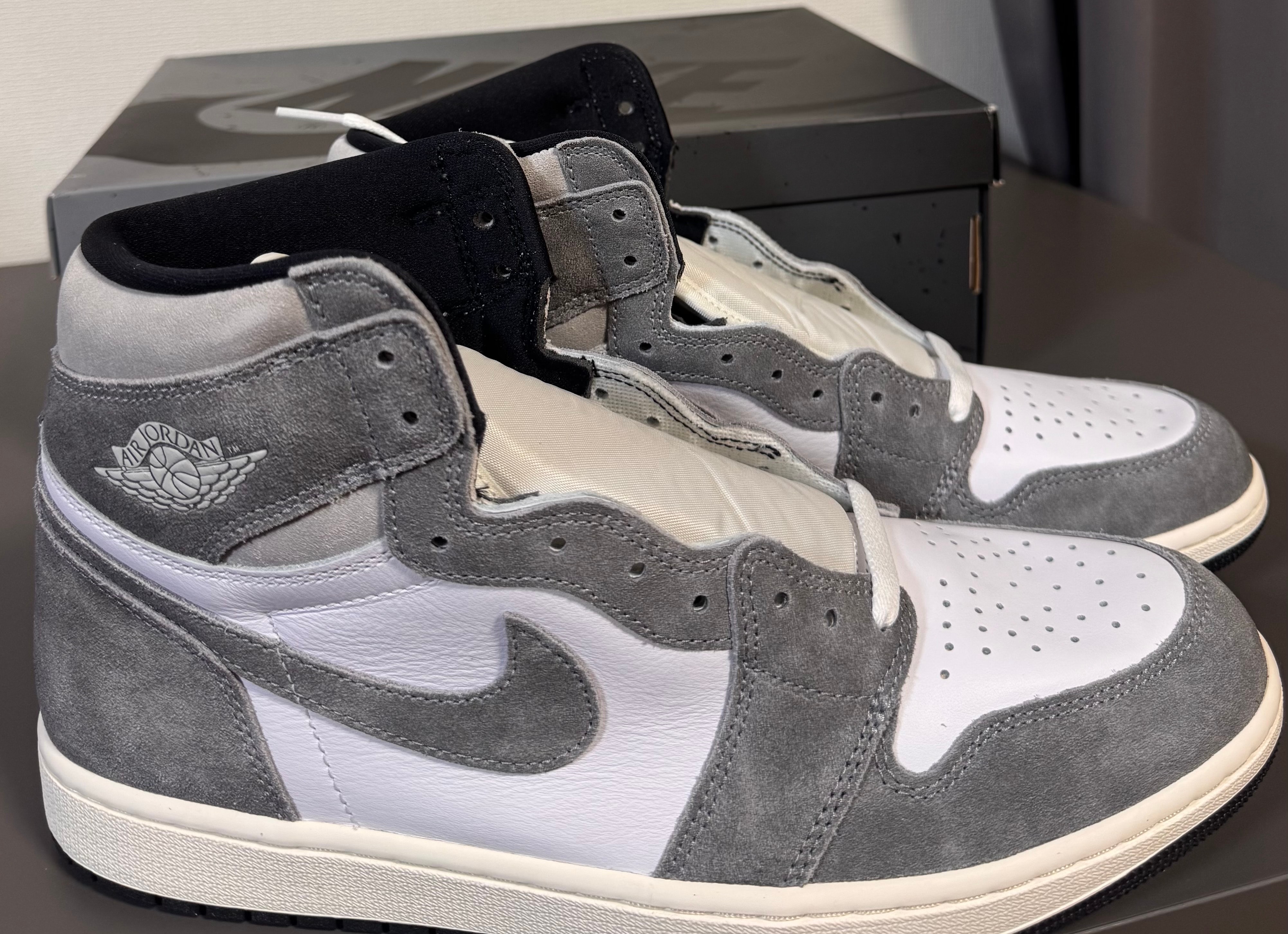 Nike Air Jordan 1 Retro High OG "Black and Smoke Grey"
