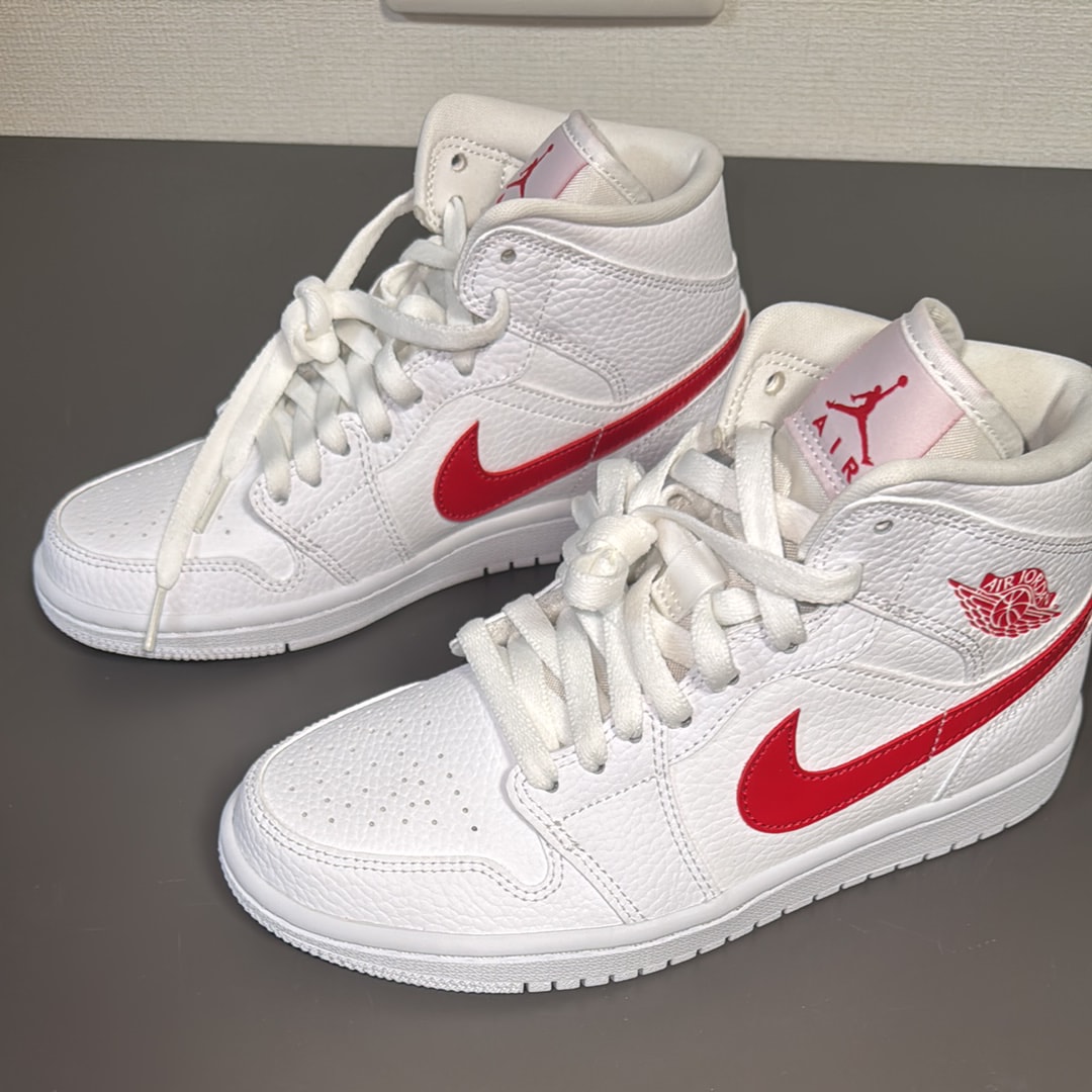 ナイキ ウィメンズ エアジョーダン1 ミッド "ホワイト/レッド"