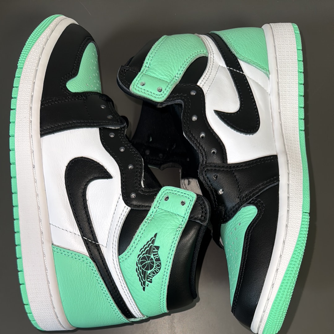 Nike Air Jordan 1 High OG "Green Glow"