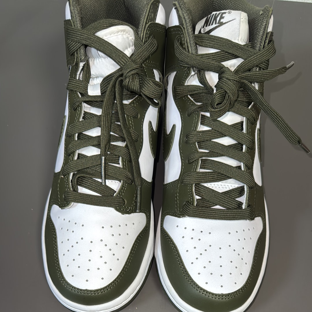 ナイキ ダンク ハイ "チャンピオンシップ カーキ"