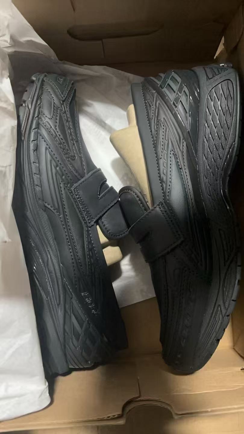 ニューバランス 1906L "トリプルブラック"