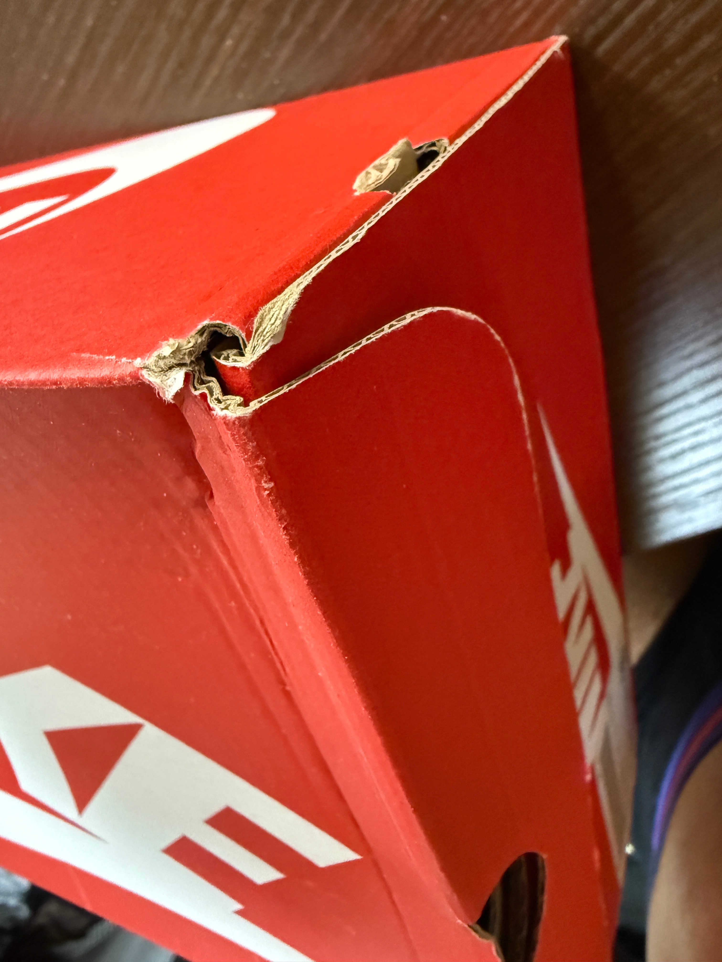 ナイキ エアモアアップテンポ "ライムストーン アンド バレリアンブルー"