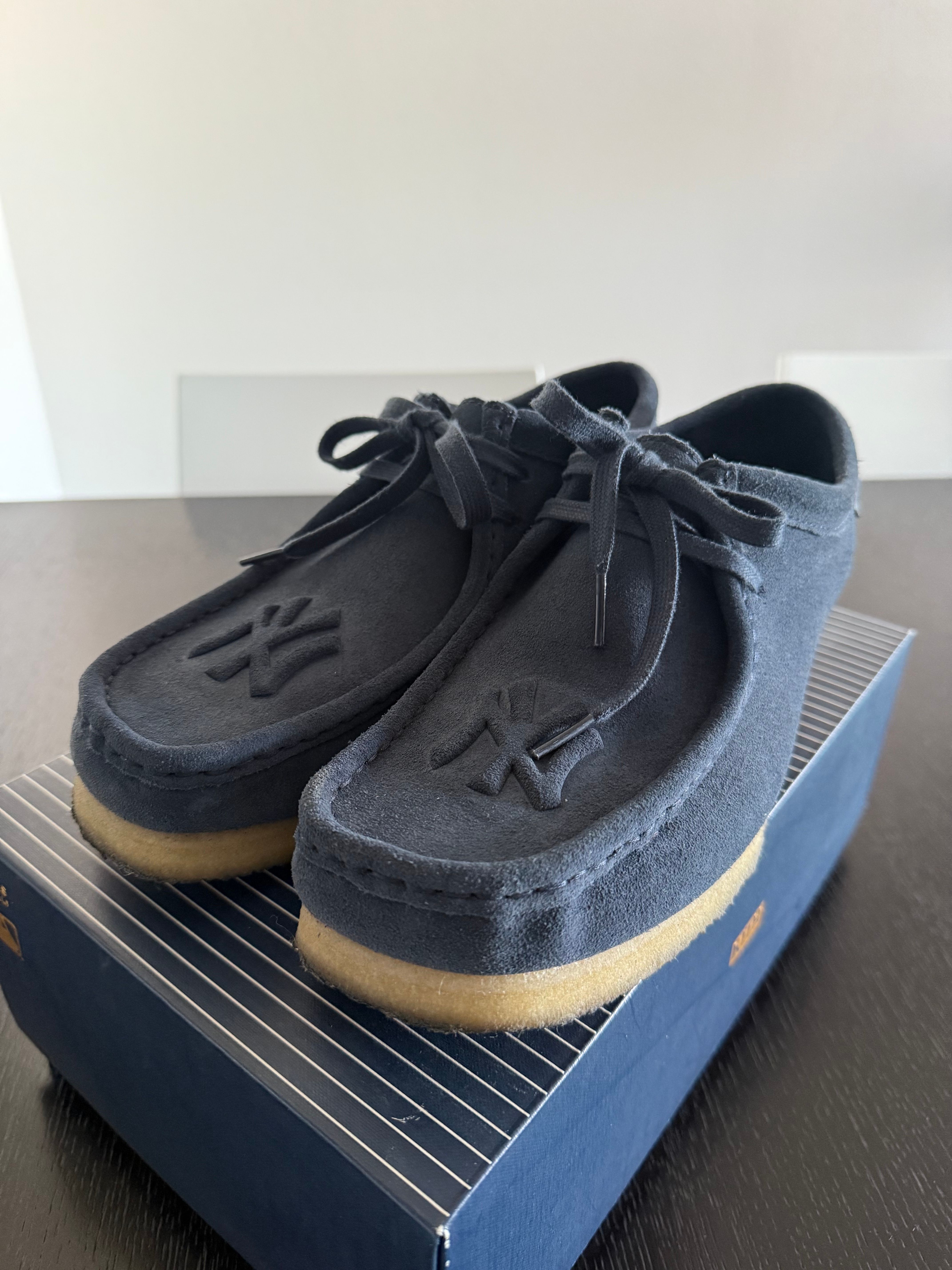 KITH × New York Yankees × Clarks Wallabee Lo "Navy"