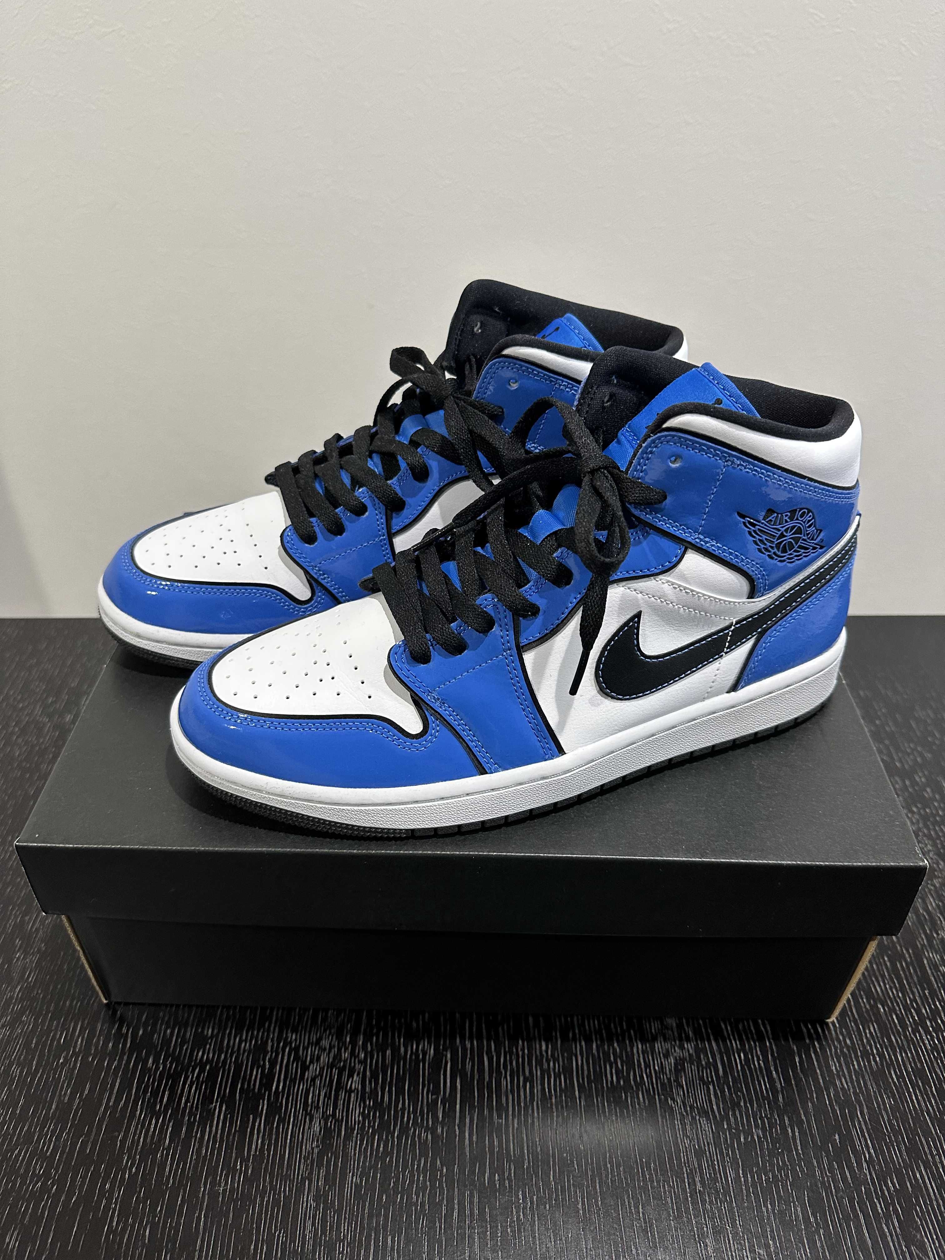 Nike Air Jordan 1 Mid SE "Signal Blue"