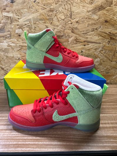 Nike SB Dunk High "Strawberry Cough"