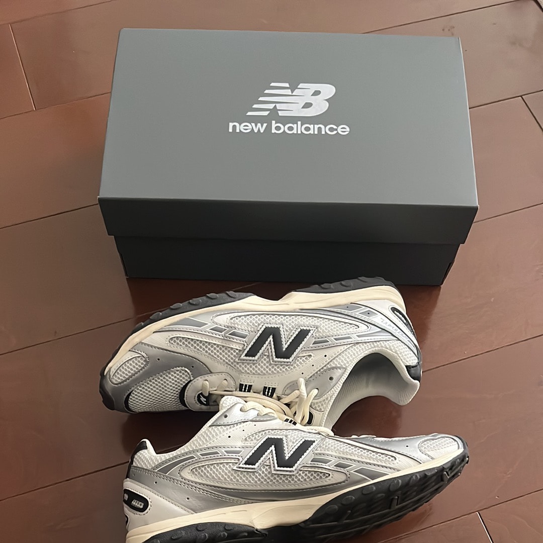 ニューバランス 204L "シルバーメタリック/ブラック"