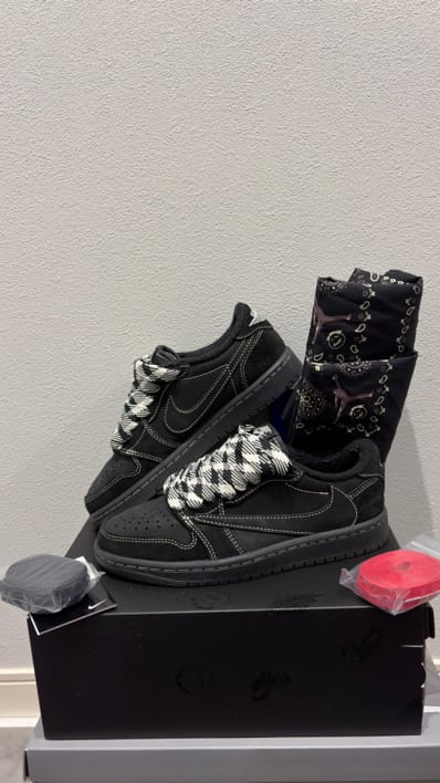 Travis Scott × Nike Air Jordan 1 Low OG SP "Black Phantom"