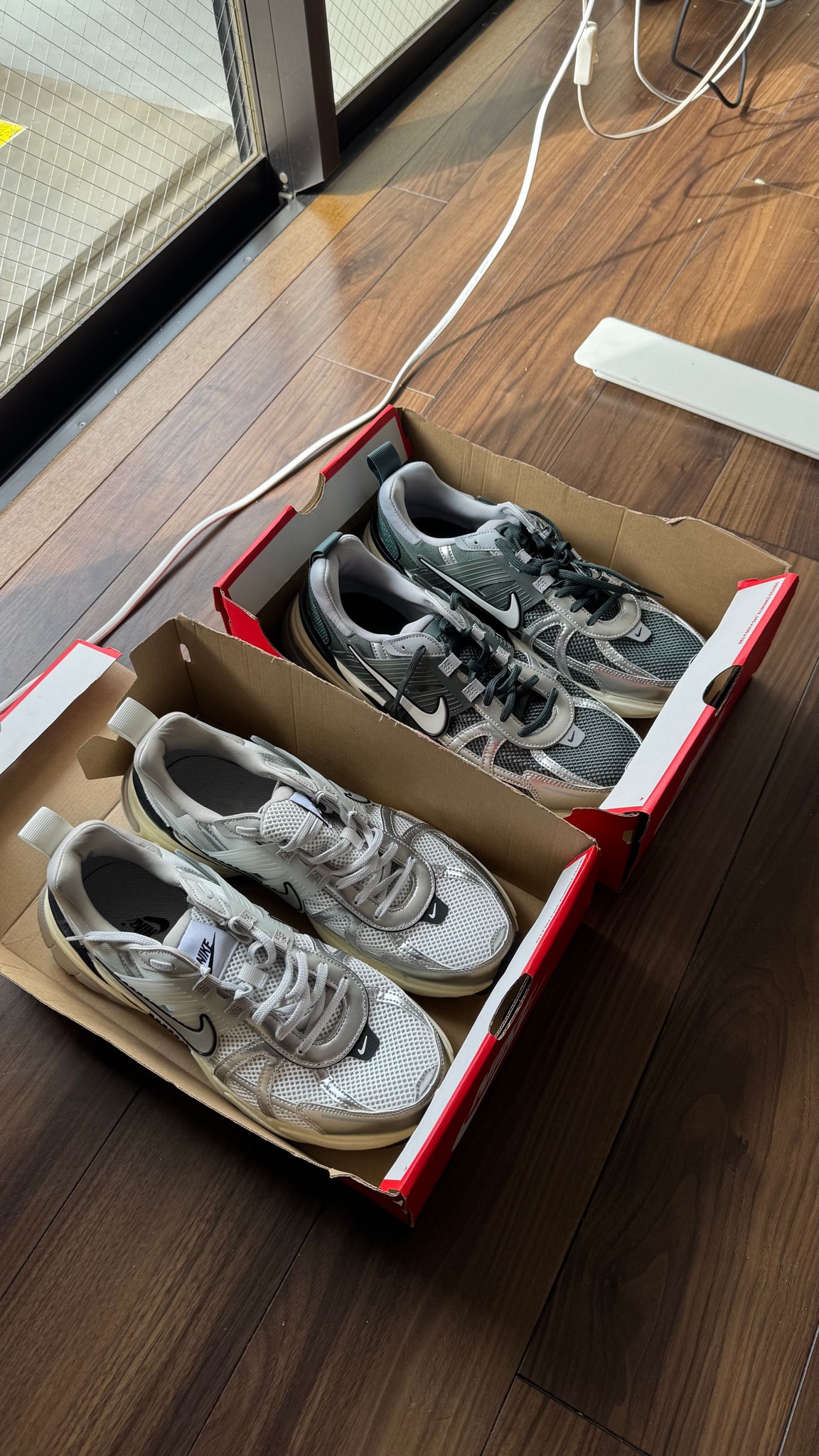 Nike Women's V2K Run "Pure Platinum/Wolf Gray/Cool Gray/Metallic Cool Gray"